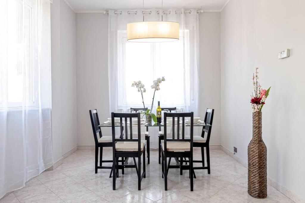 Free Parking Appartamento 5 Stelle Elegante Con Suite Livorno Ngoại thất bức ảnh