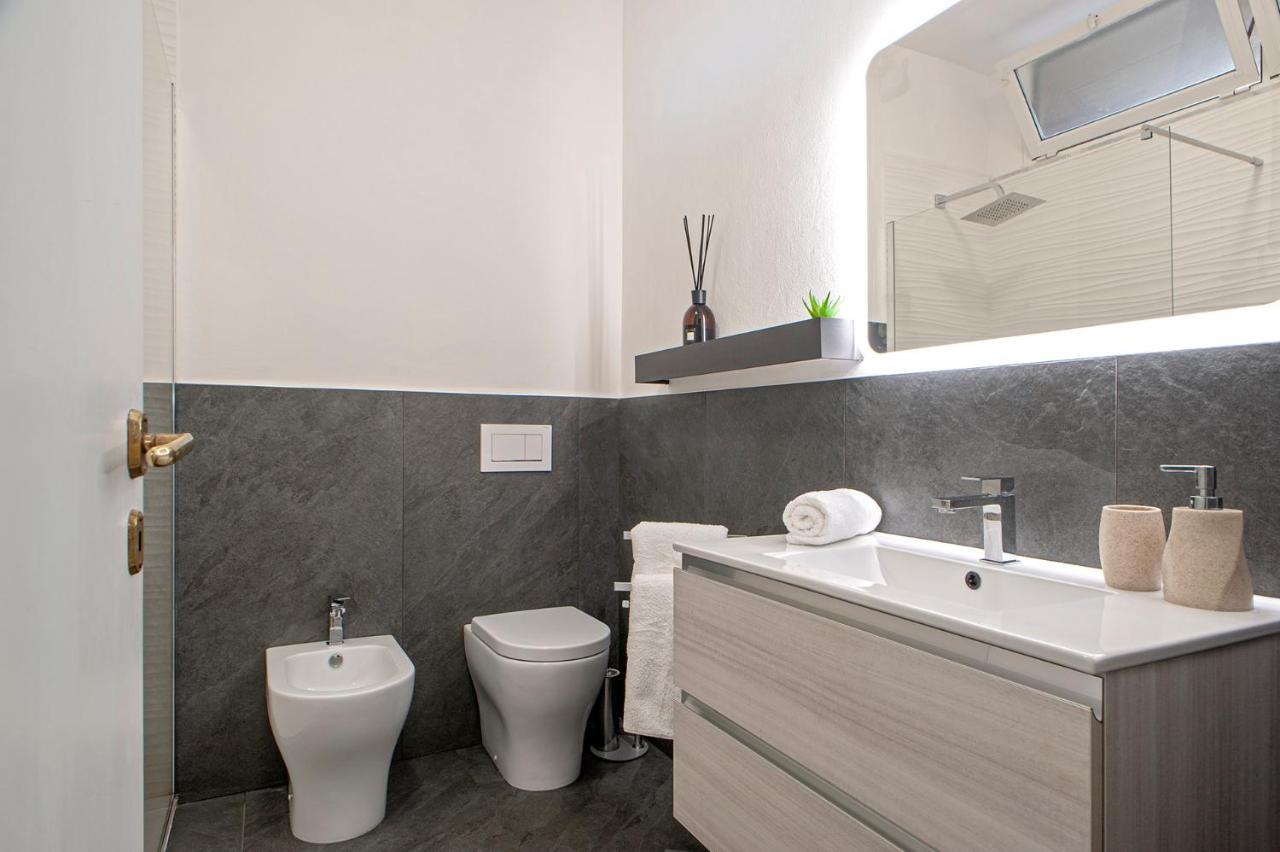 Free Parking Appartamento 5 Stelle Elegante Con Suite Livorno Ngoại thất bức ảnh