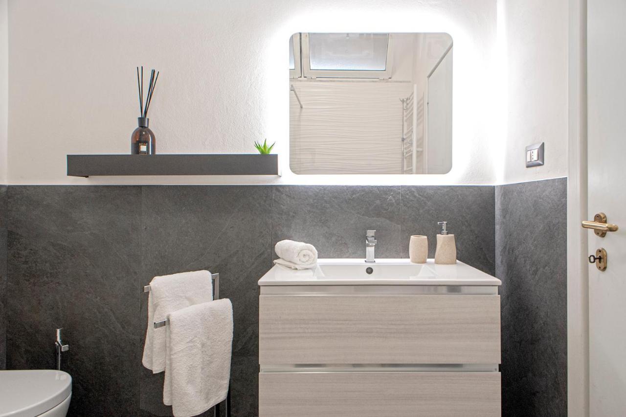 Free Parking Appartamento 5 Stelle Elegante Con Suite Livorno Ngoại thất bức ảnh